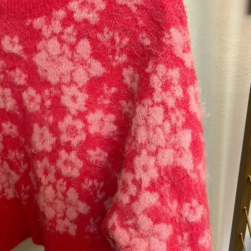 Zara Fuzzy Pink Cropped Crewneck Sweater with Floral Pattern - Picture 8 of 8